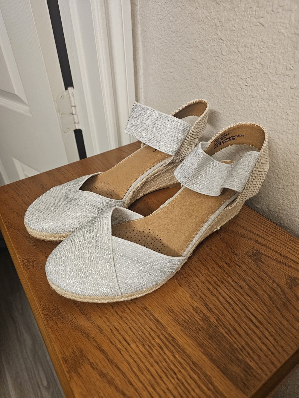 Comfortview White Metallic Espadrille Wedge Sandals. Women's Size 9WW Extra Wide